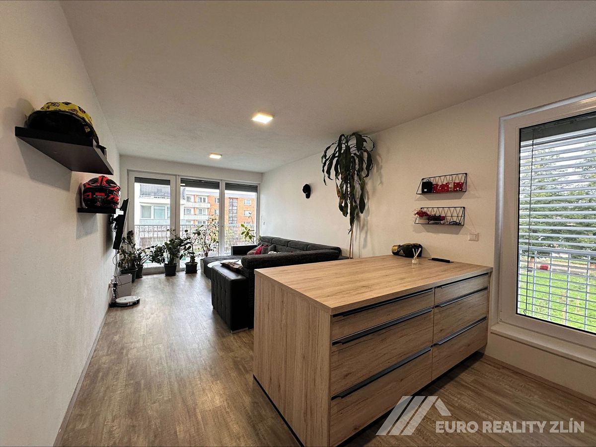 Pronájem bytu 2+kk 49 m² – fotografie 4
