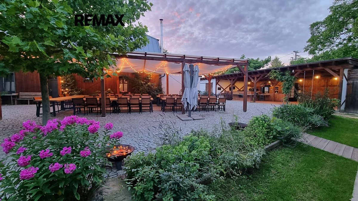 Prodej rodinného domu 382 m², pozemek 28004 m²