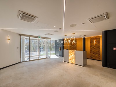 Pronájem kanceláře 1 500 m²