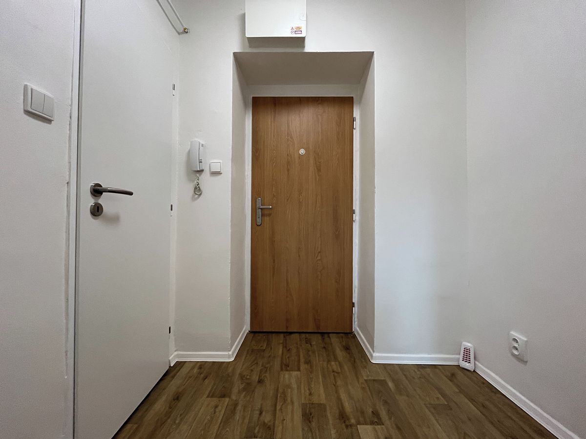 Pronájem bytu 1+1 27 m² – fotografie 4