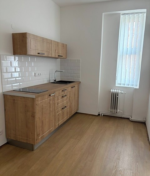Gewerbefläche zur Miete, 98 m² (1 von 8)