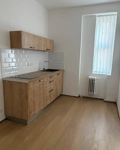Pronájem kanceláře 98 m², Praha – náhled fotky 1
