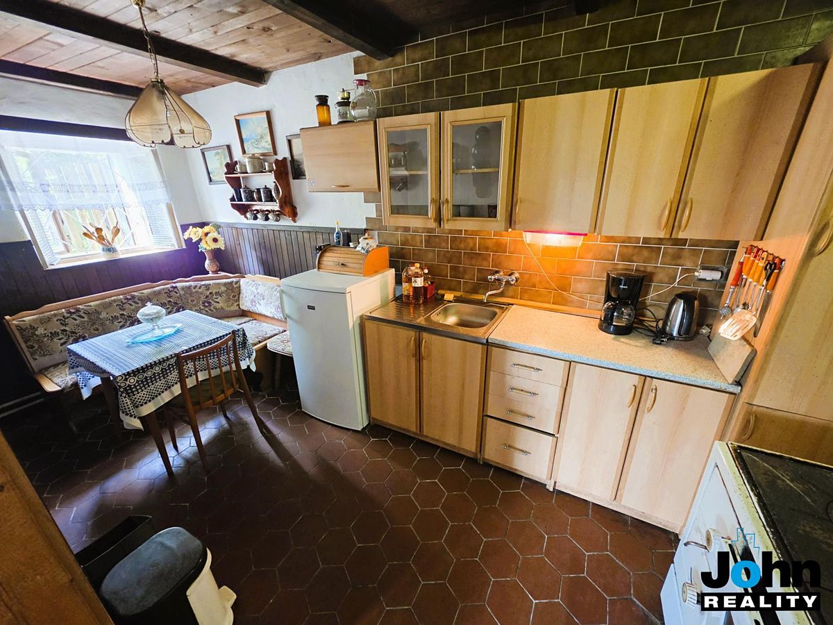 Prodej rodinného domu 160 m², pozemek 2306 m² – fotografie 3