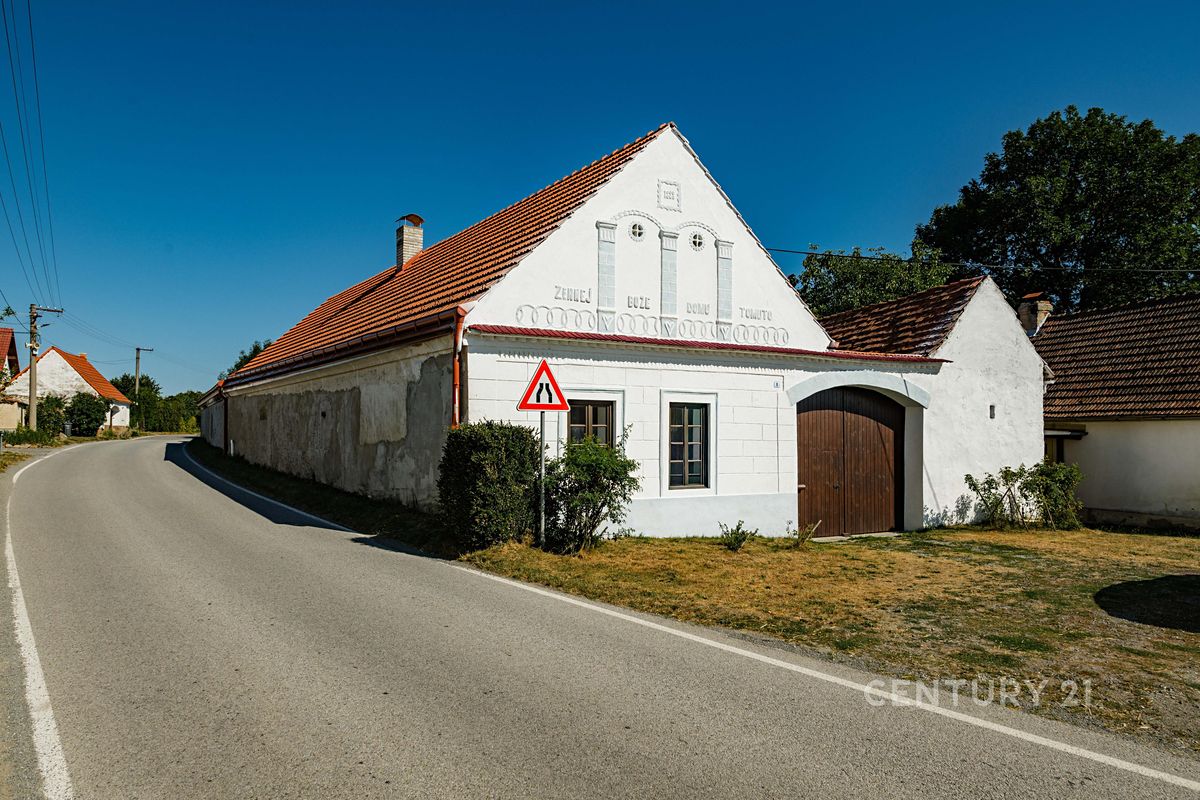 Prodej rodinného domu 270 m², pozemek 2834 m² – fotografie 3