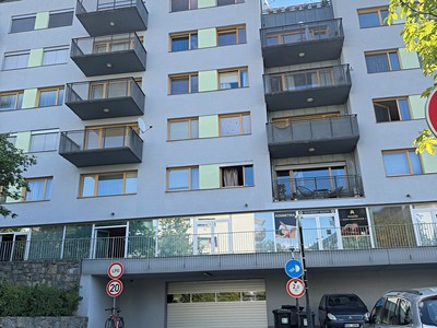 Pronájem garážového stání 18 m²