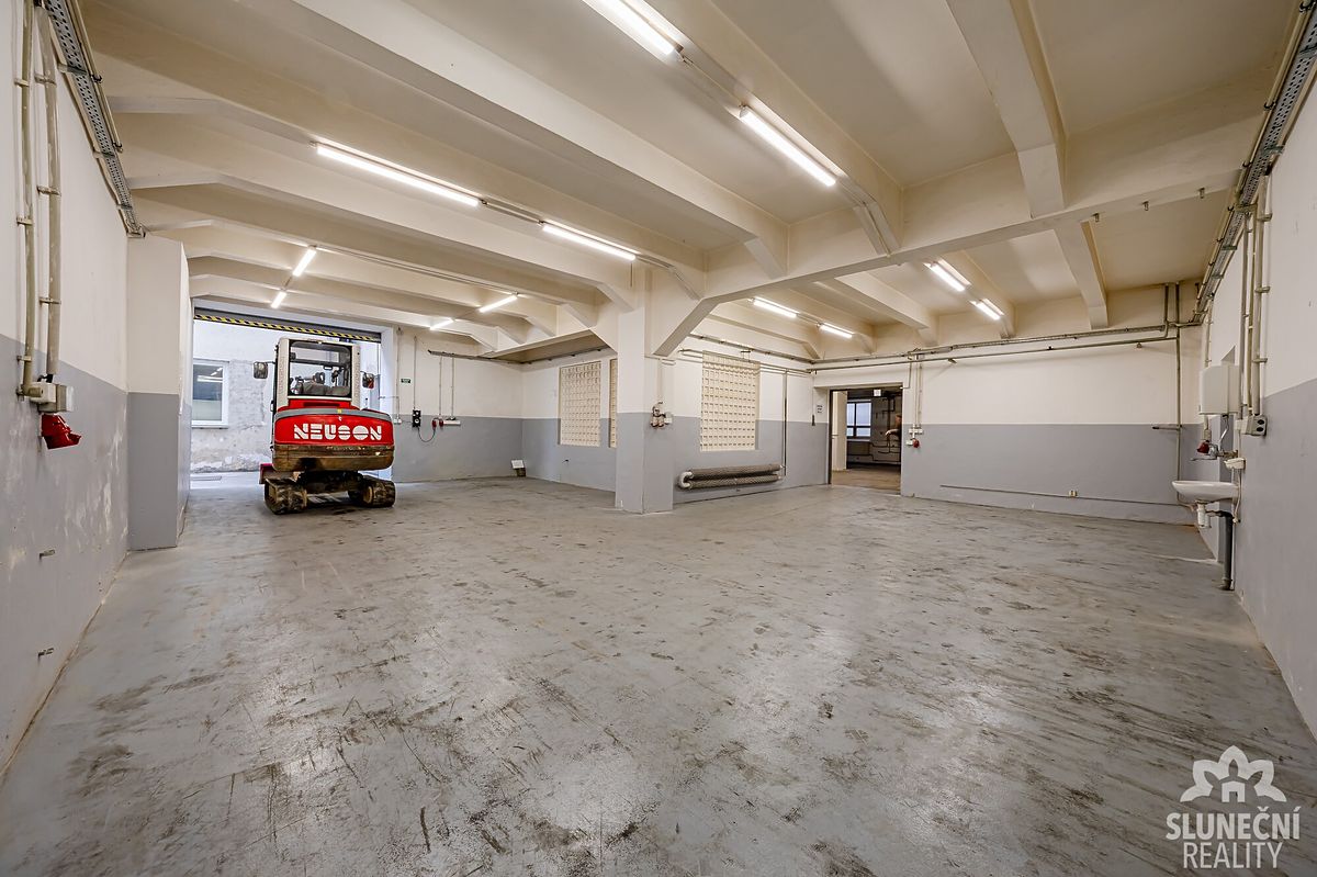 Pronájem výrobní haly, prostoru 348 m²