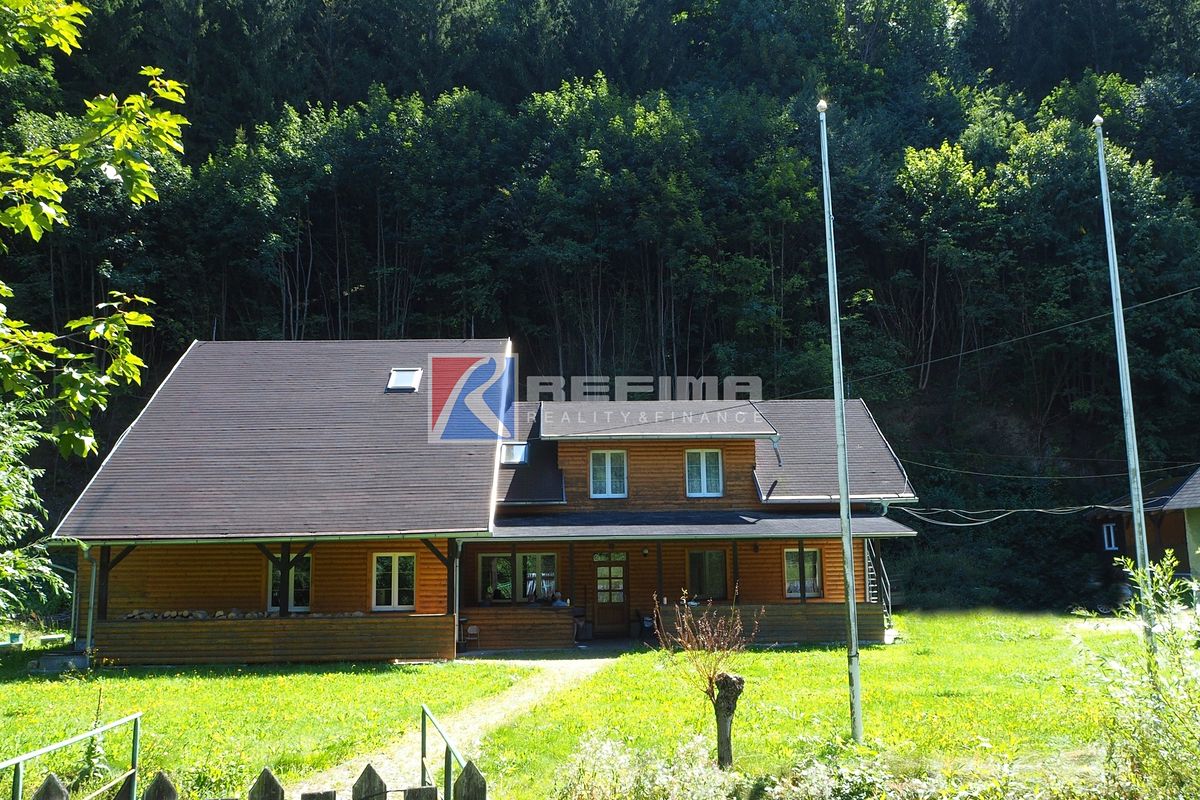 Prodej rodinného domu 281 m², pozemek 3530 m²