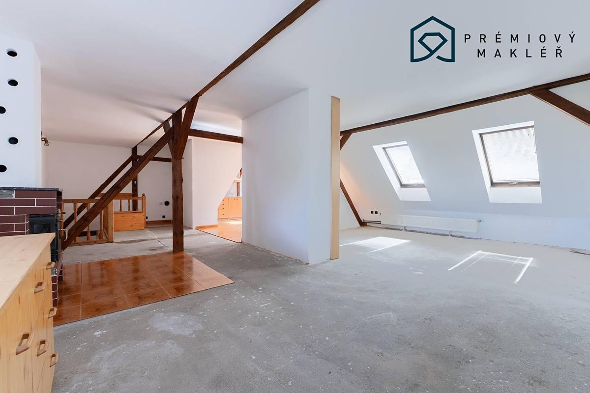 Prodej rodinného domu 200 m², pozemek 690 m² – fotografie 3
