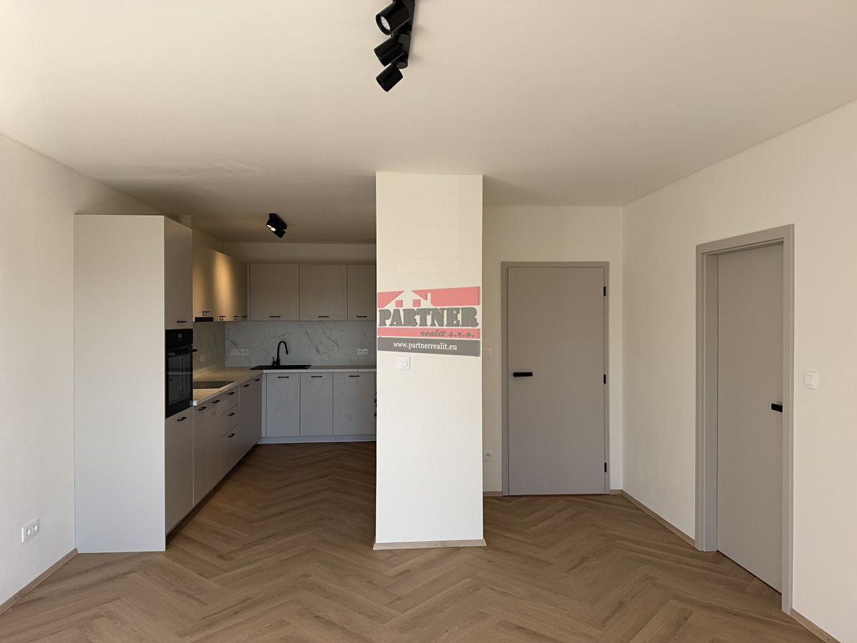 Pronájem bytu 2+kk 54 m² – fotografie 3
