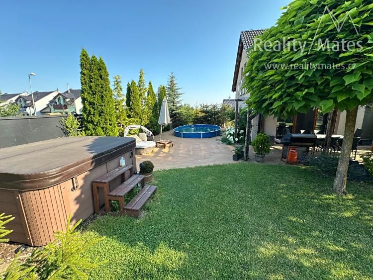 Prodej rodinného domu 230 m², pozemek 617 m² – fotografie 4