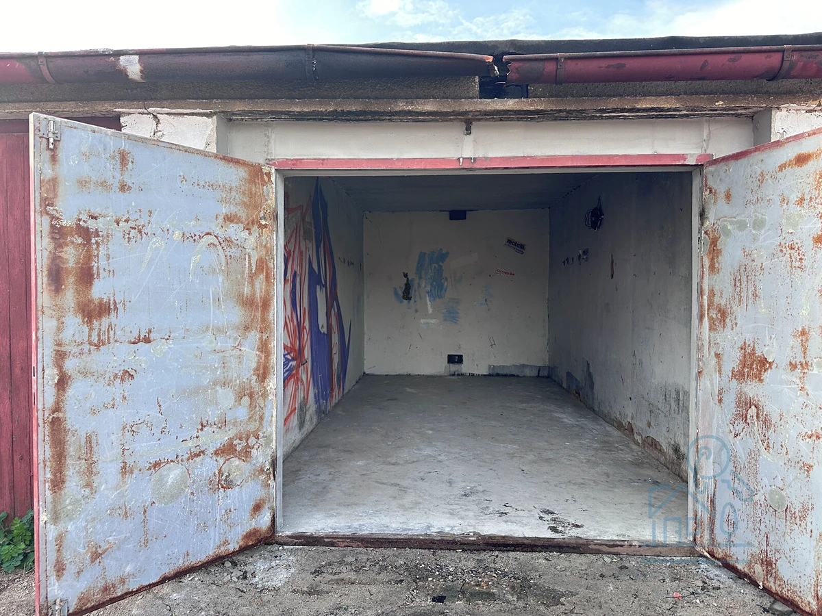 Pronájem garáže 18 m² Praha - Vršovice