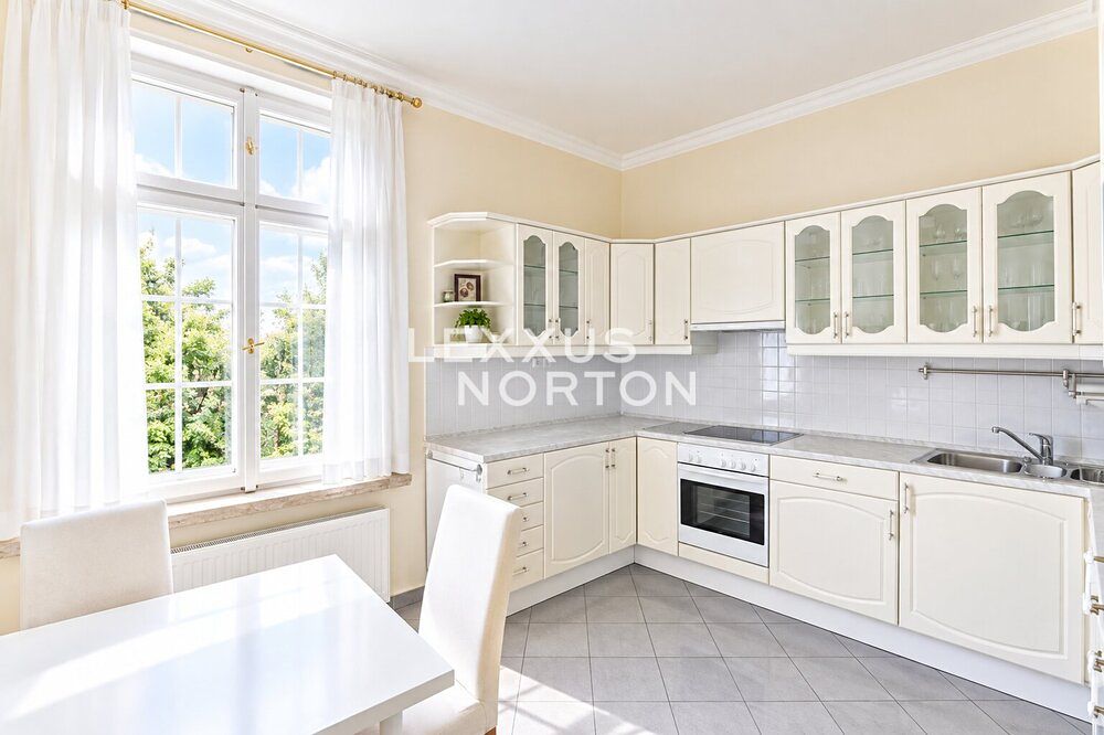Pronájem bytu 3+1 150 m² – fotografie 2