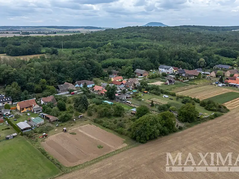 Prodej stavebního pozemku 3823 m², Dolní Beřkovice – náhled fotky 1