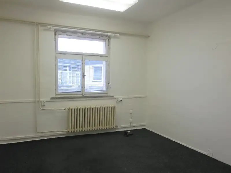 Pronájem kanceláře 16 m², Hradec Králové – náhled fotky 2