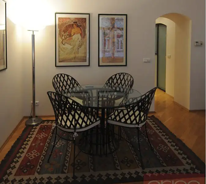 Pronájem bytu 3+1 80 m², Praha – náhled fotky 1