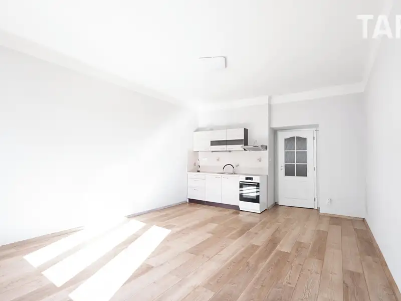 Prodej bytu 1+kk 34 m², Praha – náhled fotky 2
