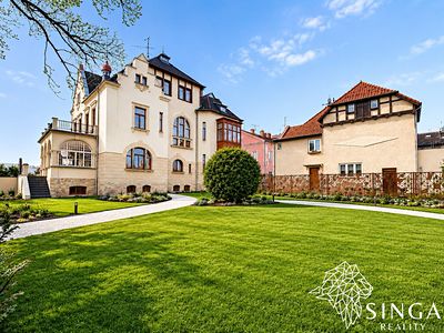 Prodej vily 900 m², pozemek 2018 m²