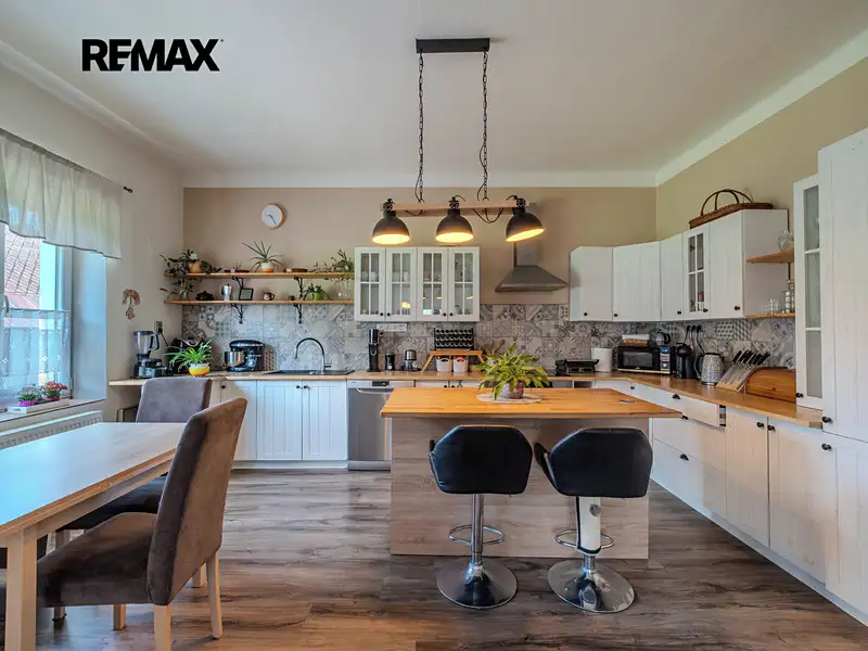 Prodej rodinného domu 260 m², pozemek 740 m², Tanvald – náhled fotky 2