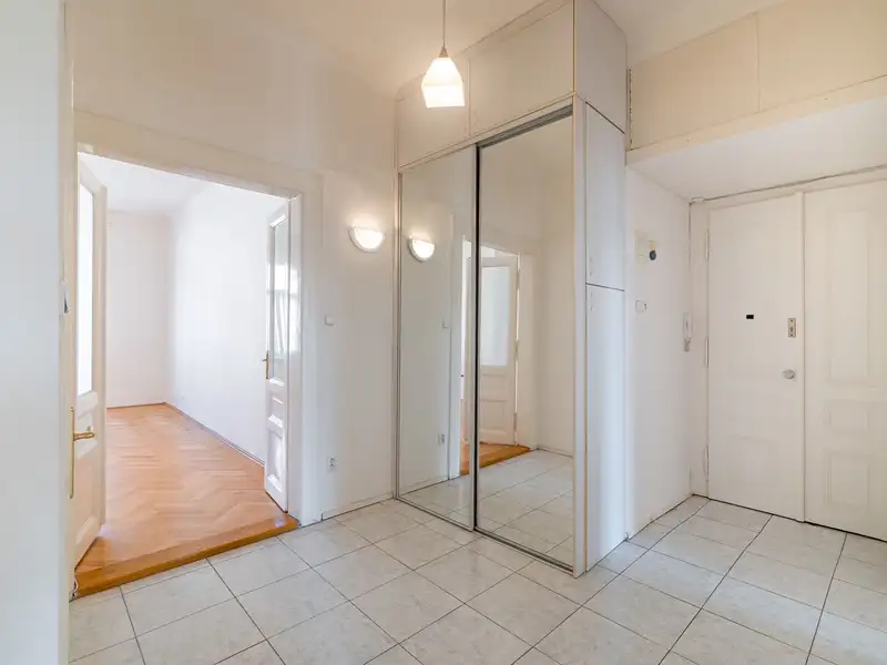 Prodej bytu 2+1 80 m², Praha – náhled fotky 3