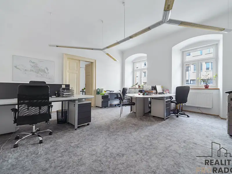 Pronájem kanceláře 82 m², Pardubice – náhled fotky 1
