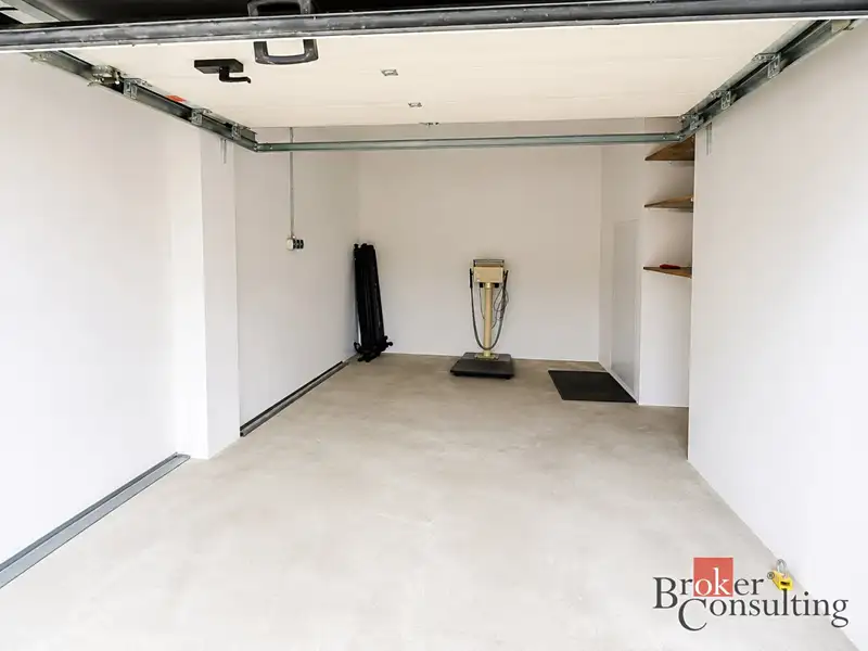 Pronájem garáže 16 m², Hradec Králové – náhled fotky 2