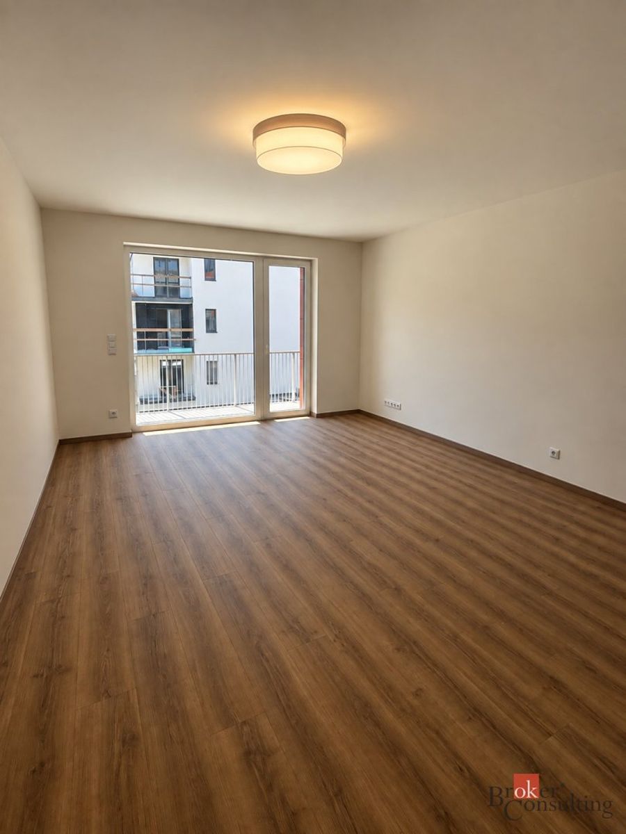 Pronájem bytu 1+kk 35 m² – fotografie 3