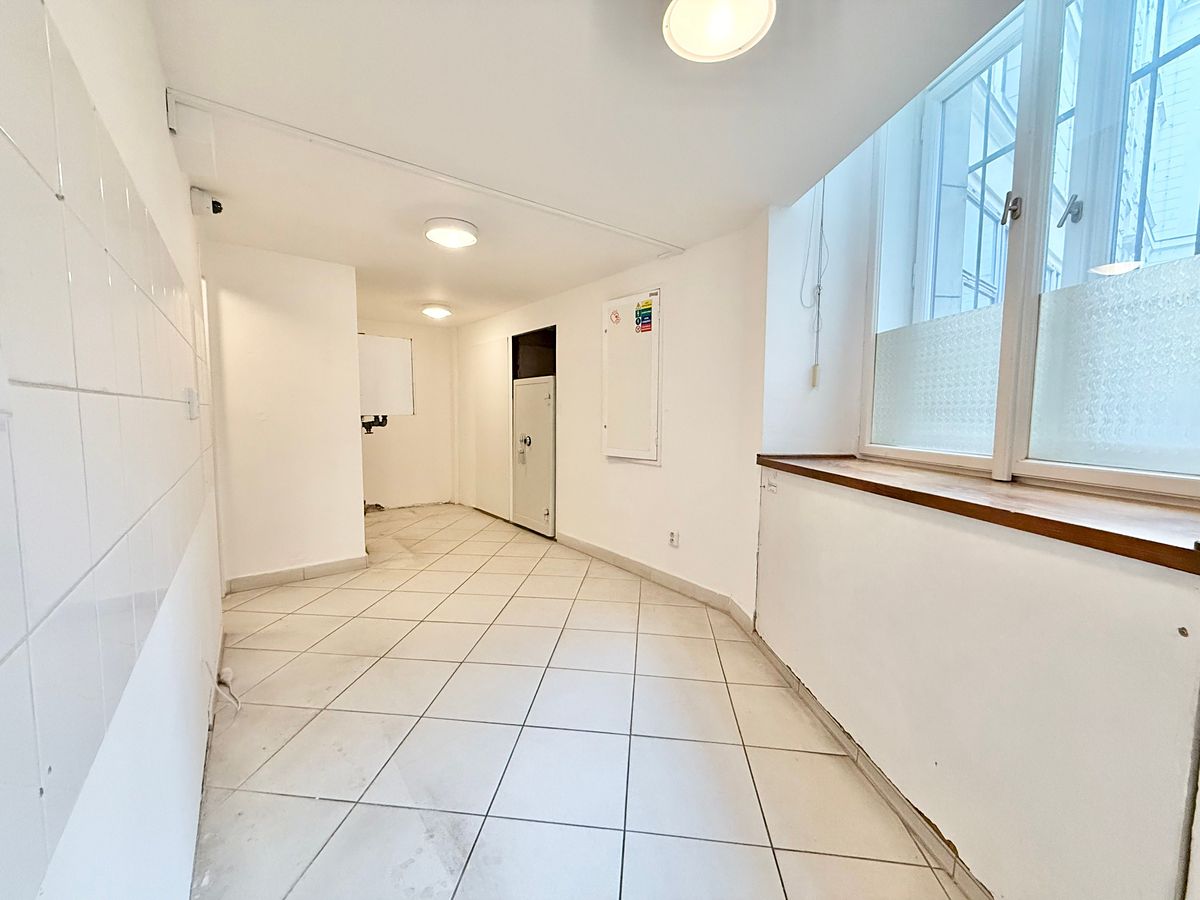 Pronájem obchodního prostoru 120 m² – fotografie 2