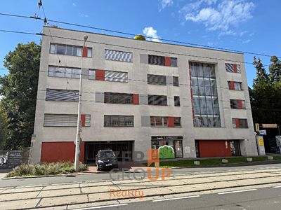 Pronájem garážového stání 13 m²