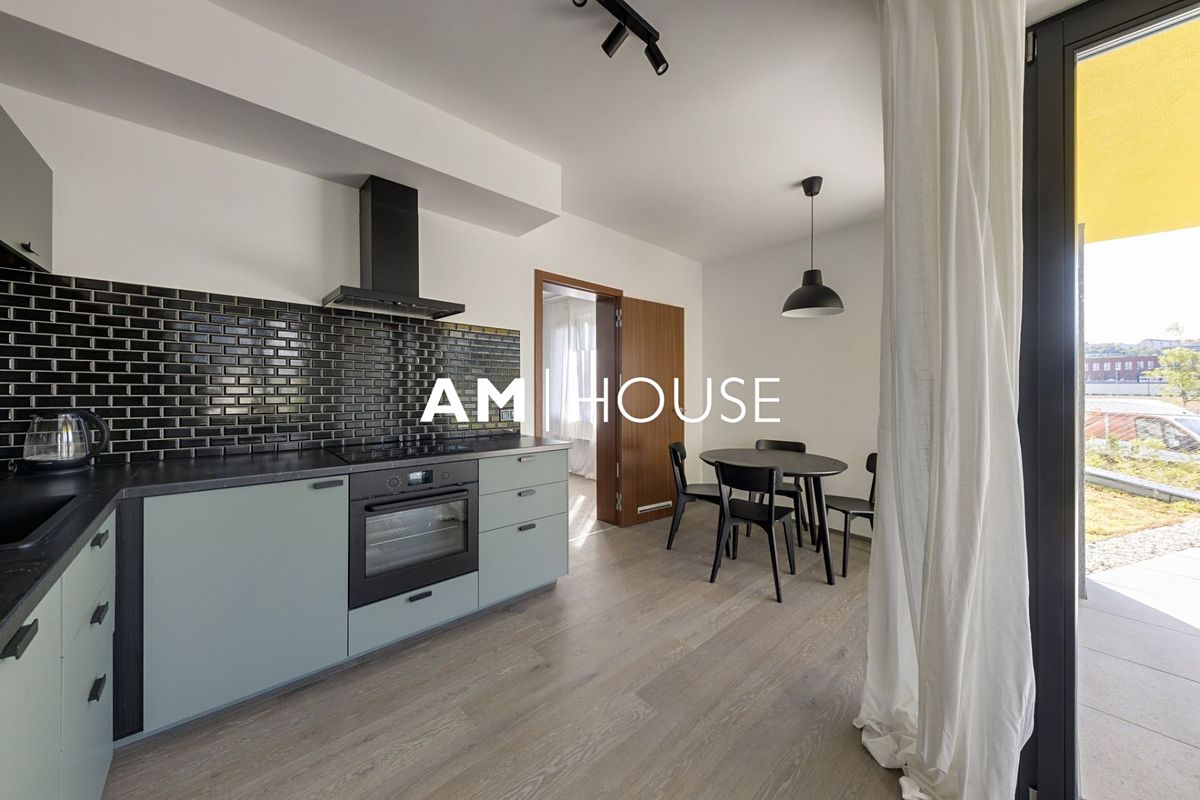 Pronájem bytu 2+kk 66 m² – fotografie 3