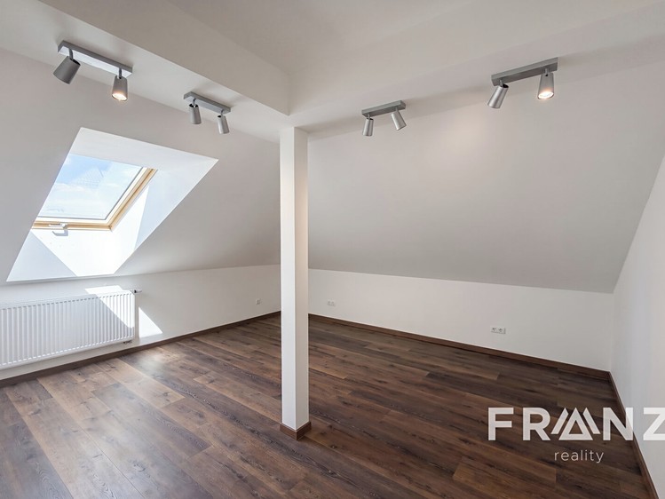 Pronájem bytu 3+kk, 103 m² (9 z 22)