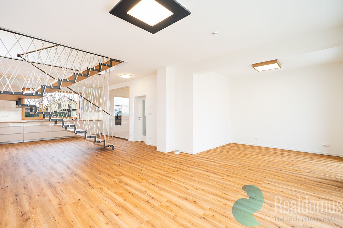 Prodej rodinného domu 127 m², pozemek 694 m² – fotografie 4