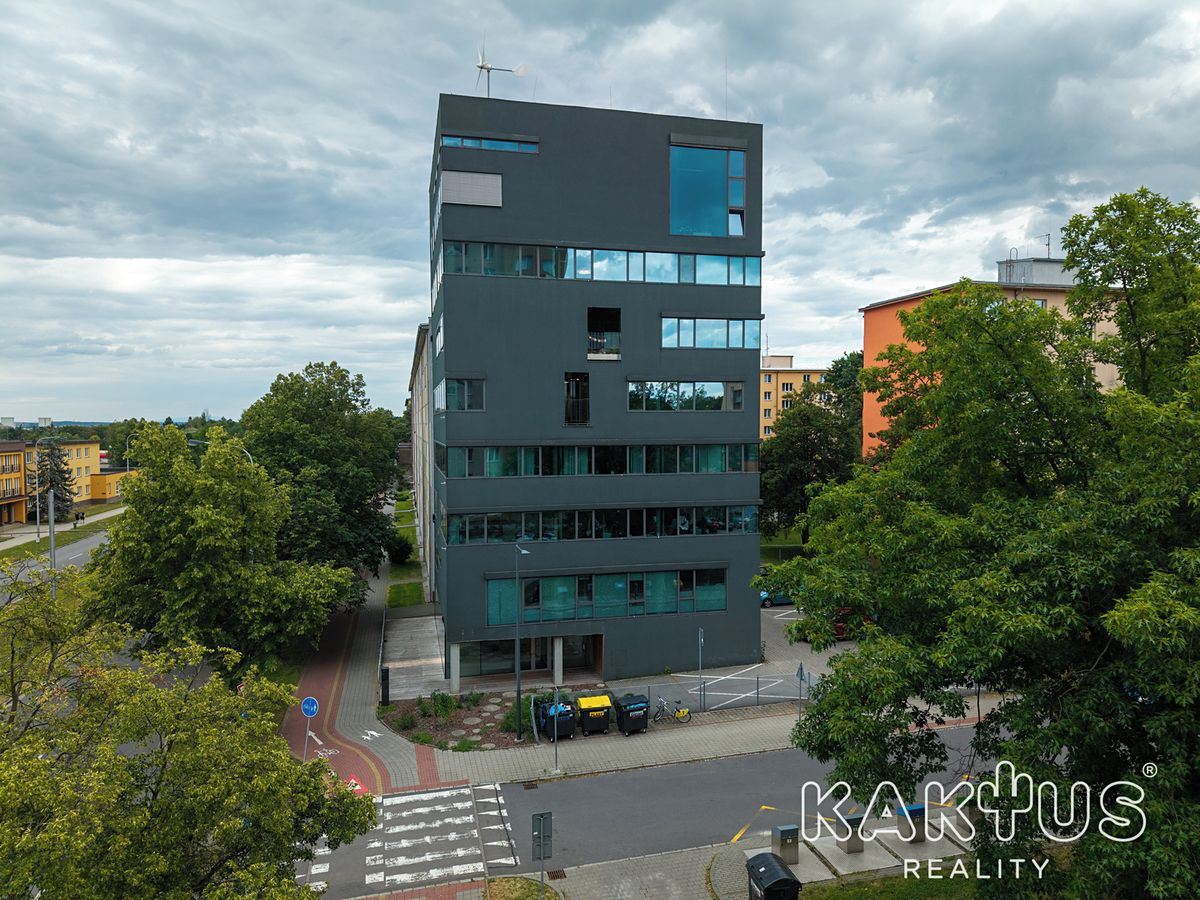 Pronájem kanceláře 246 m² – fotografie 2
