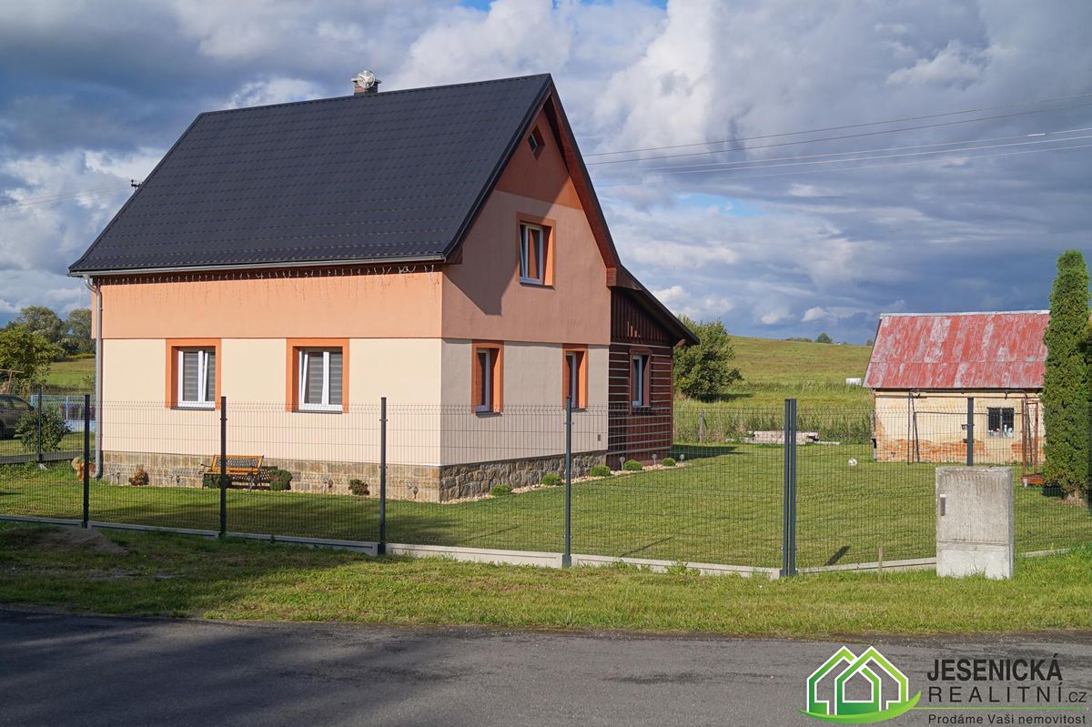 Prodej rodinného domu 120 m², pozemek 954 m²