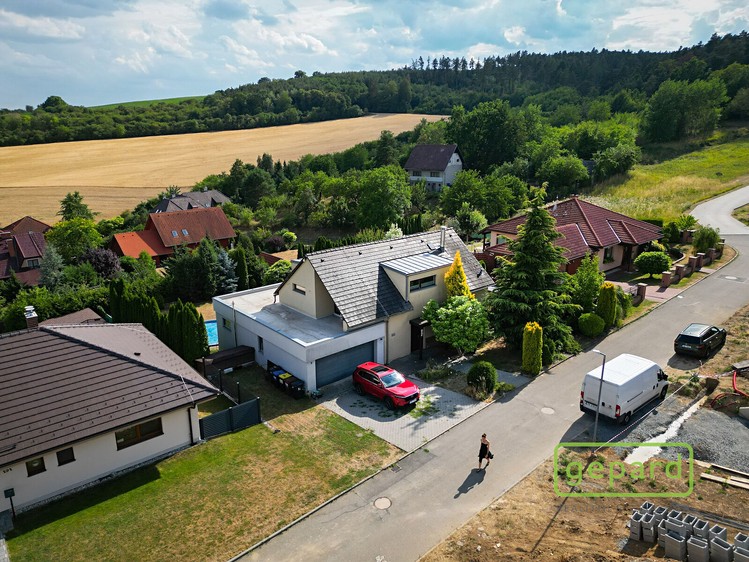 Haus zum Kauf, 260 m² (1 von 36)