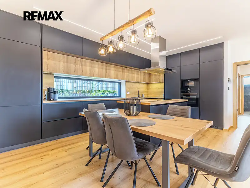 Prodej rodinného domu 180 m², pozemek 918 m², Černuc – náhled fotky 2