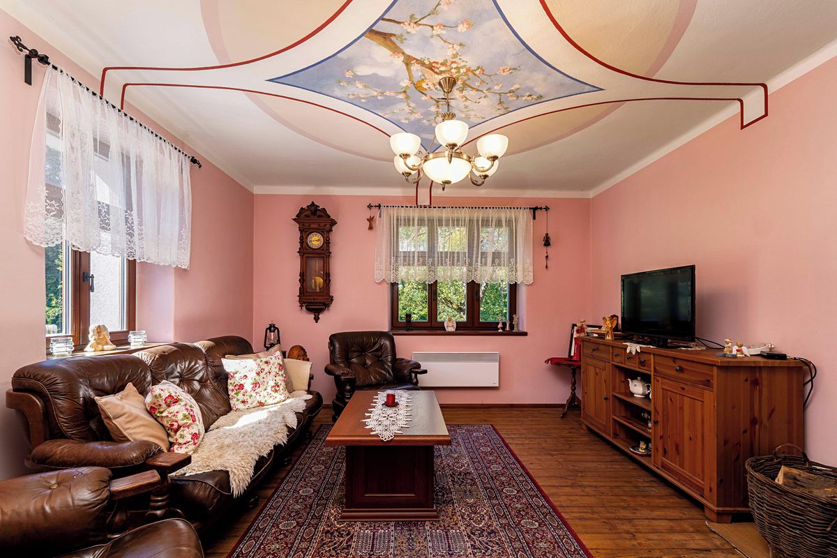 Prodej rodinného domu 286 m², pozemek 65941 m² – fotografie 2