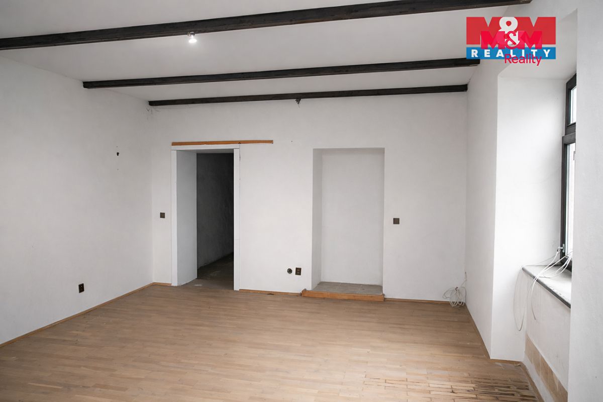 Prodej rodinného domu 239 m², pozemek 176 m² – fotografie 5