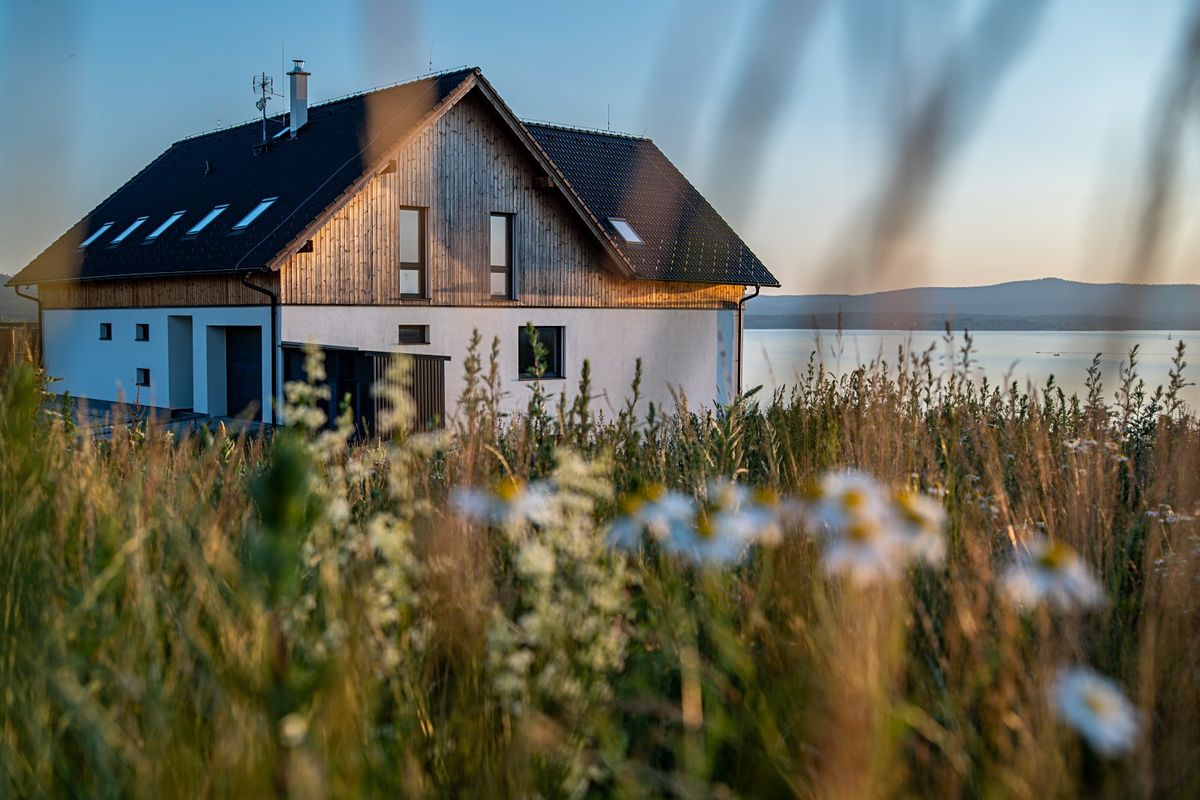 Prodej vícegeneračního domu 602 m², pozemek 2000 m², Frymburk – fotka 1 z 3