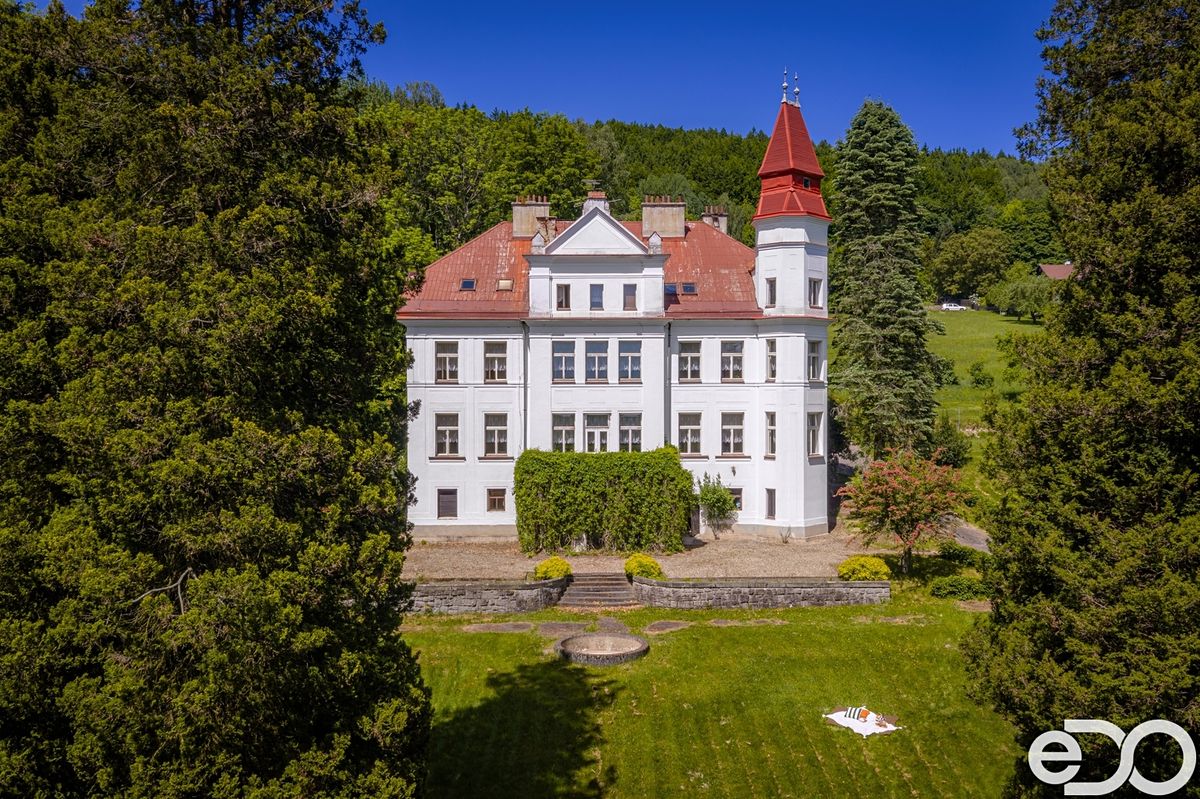 Prodej vily 680 m², pozemek 5000 m², Cvikov – fotka 1 z 3