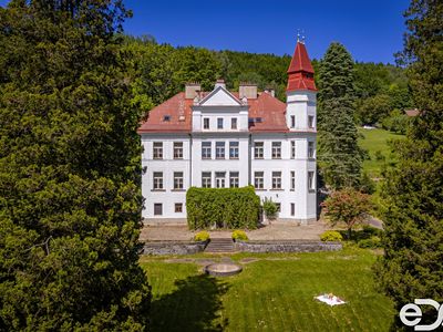 Prodej vily 680 m², pozemek 5000 m²
