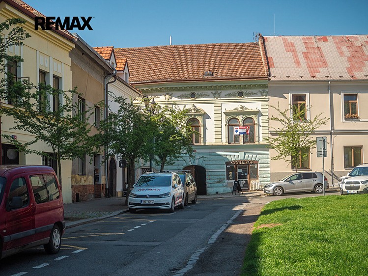 Haus zum Kauf, 292 m² (1 von 27)