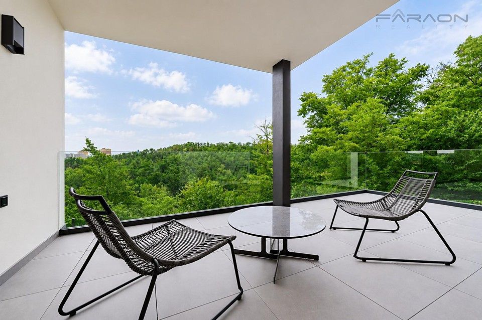 Prodej rodinného domu 304 m², pozemek 362 m² – fotografie 4