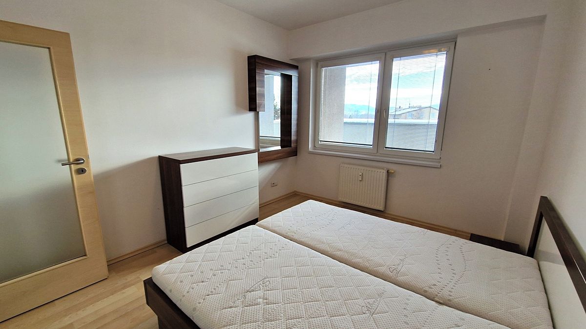 Pronájem bytu 2+kk 65 m² – fotografie 3