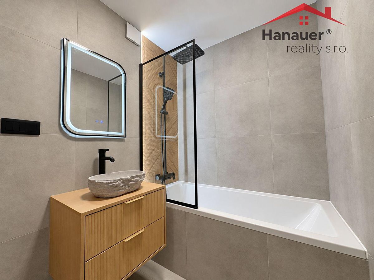 Pronájem bytu 2+1 64 m² – fotografie 3