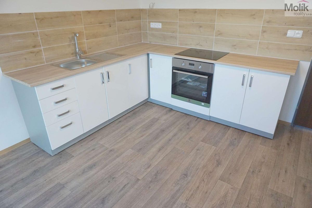 Pronájem bytu 4+kk 70 m² – fotografie 3