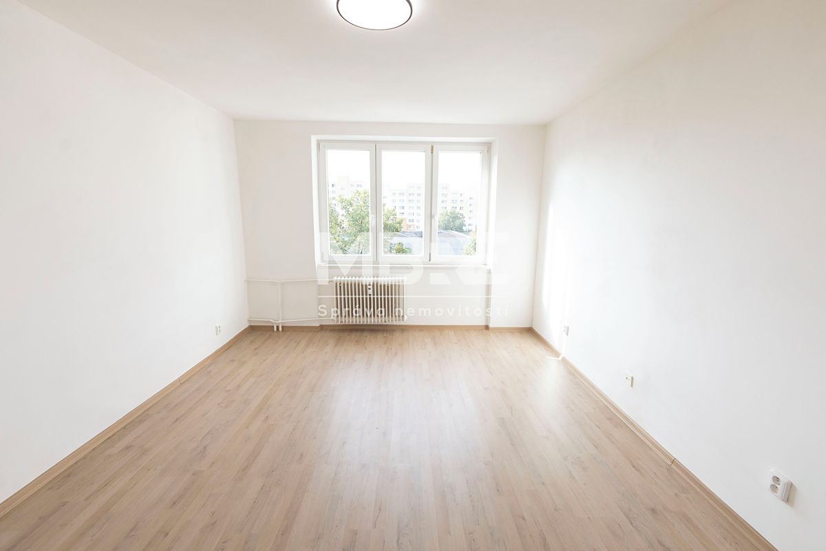 Pronájem bytu 1+1 36 m² – fotografie 2