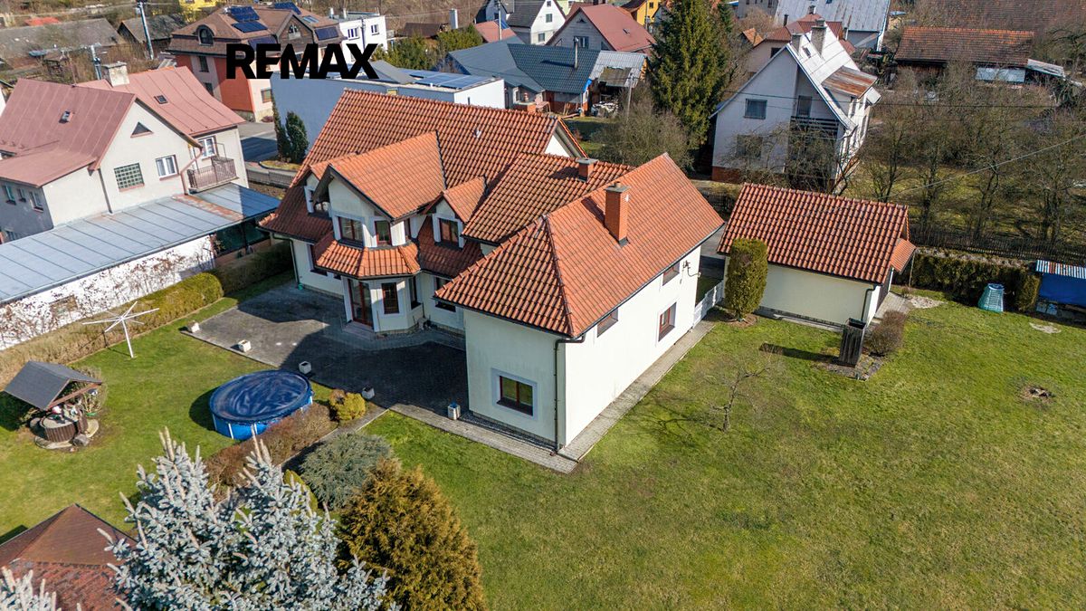 Prodej rodinného domu 302 m², pozemek 1176 m² – fotografie 2