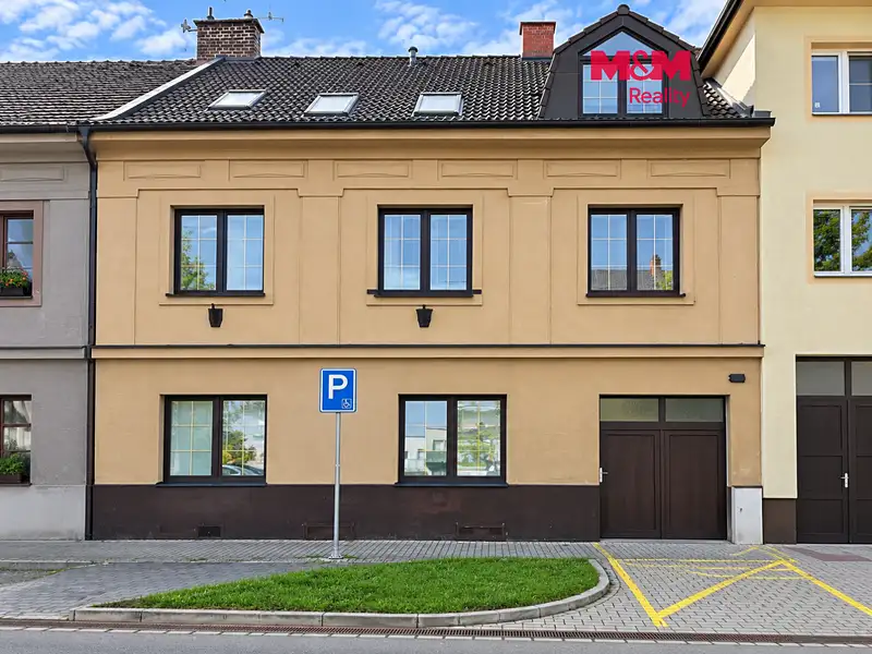 Pronájem bytu 3+1 84 m², Pardubice – náhled fotky 1