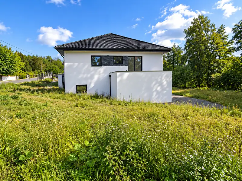 Prodej rodinného domu 293 m², pozemek 1631 m², Kamenice – náhled fotky 3