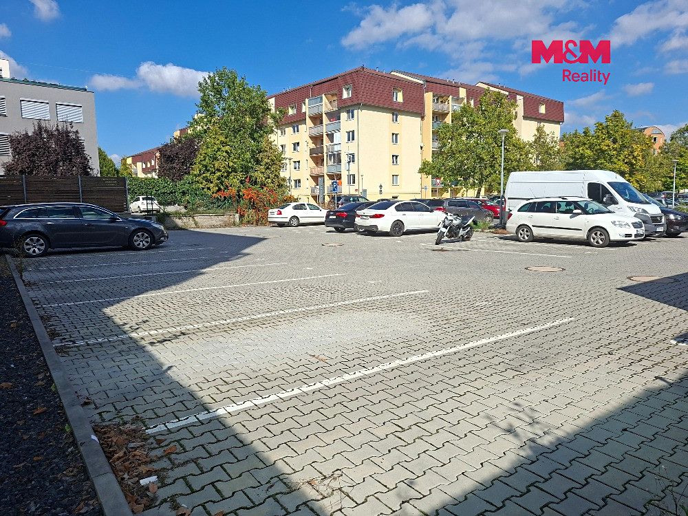 Pronájem garážového stání 13 m² – fotografie 3